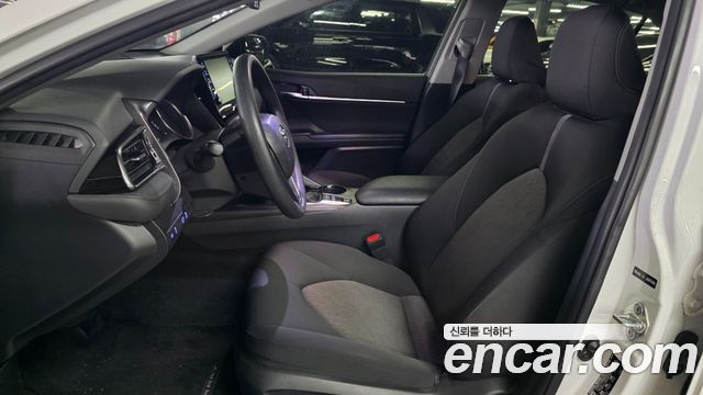 Toyota Camry XV70 2.5 LE Hybrid - фото 4
