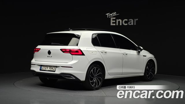 Volkswagen Golf 8-го поколения 2.0 TDI Prestige - фото 1