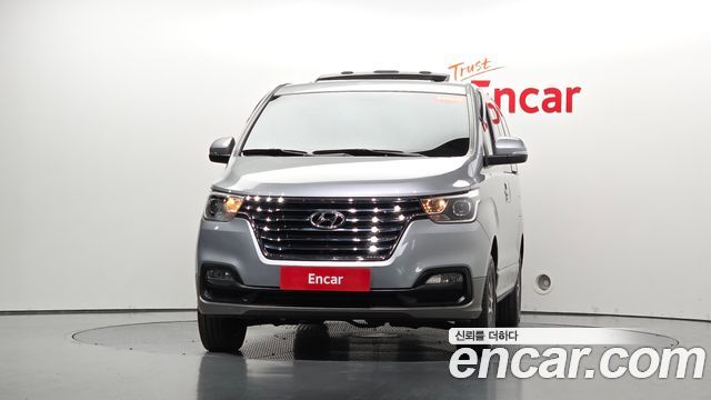 Hyundai Starex New 4WD Urban 9-Seater Exclusive - фото 1