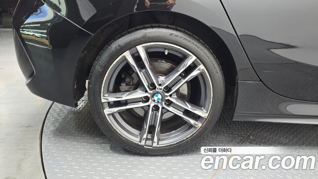 BMW 1 Series F40 120i M Sports - фото 3