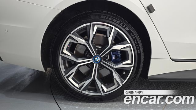 BMW i4 eDrive40 M Sports Pro - фото 4
