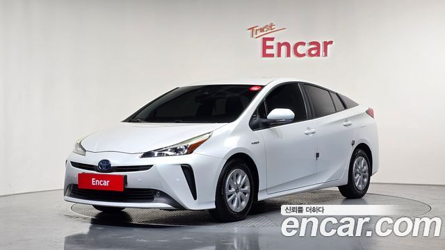 Toyota Prius 4-го поколения 1.8 - фото 0