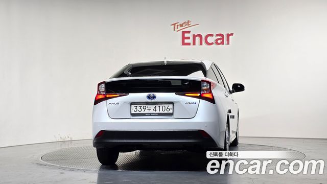 Toyota Prius 4-го поколения 1.8 - фото 3