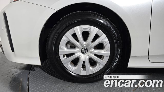 Toyota Prius 4-го поколения 1.8 - фото 4