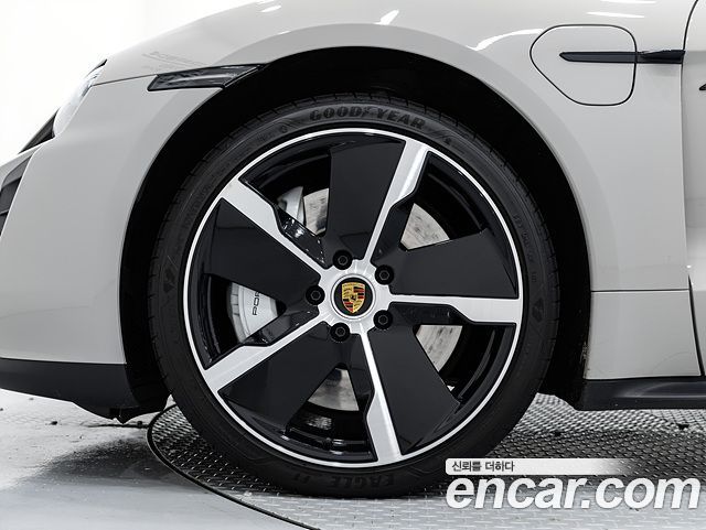 Porsche Taycan GTS - фото 4