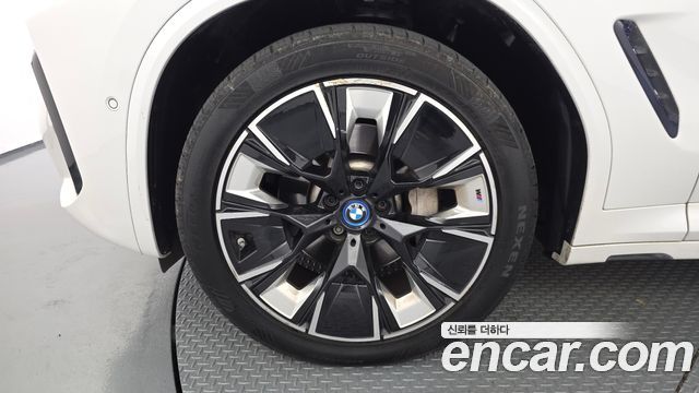 BMW iX3 M Sports - фото 4