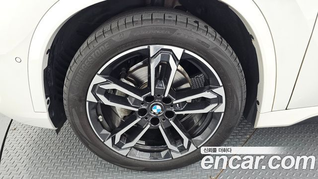 BMW X1 U11 xDrive 20i M Sport - фото 3