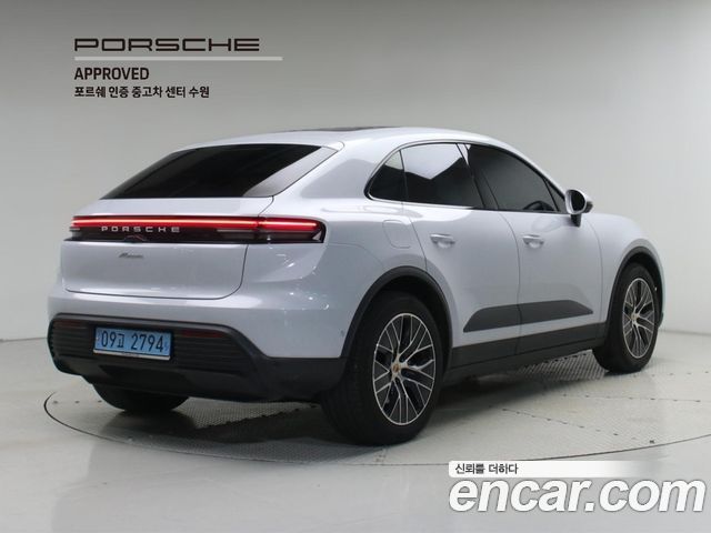 Porsche Macan EV Base - фото 1