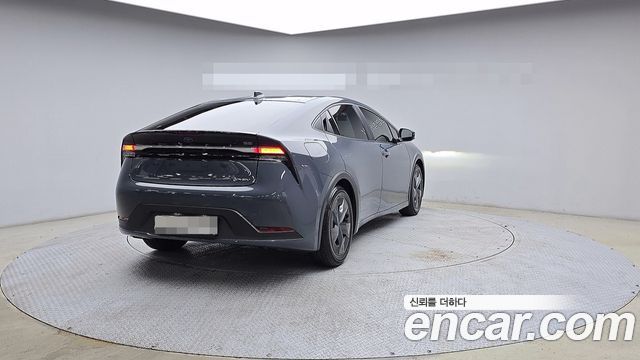 Toyota Prius 5-го поколения 2.0 PHEV SE - фото 1