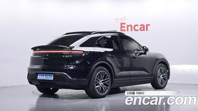 Porsche Macan EV Base 4 - фото 1