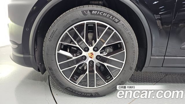 Porsche Macan EV Base 4 - фото 4