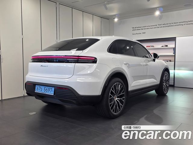 Porsche Macan EV Base 4 - фото 1