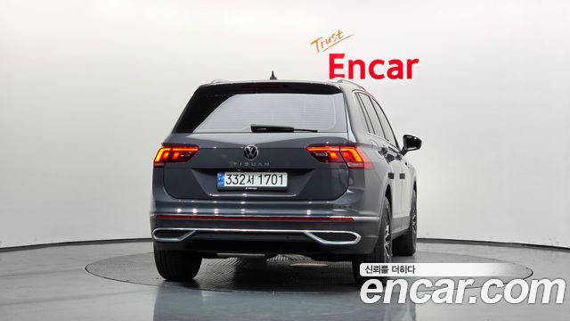 Volkswagen Tiguan 2-го поколения 2.0 TDI Premium - фото 3
