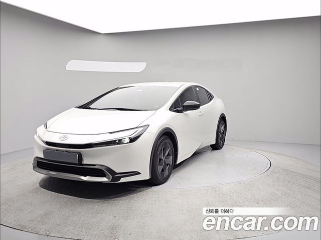 Toyota Prius 5-го поколения 2.0 PHEV SE - фото 0