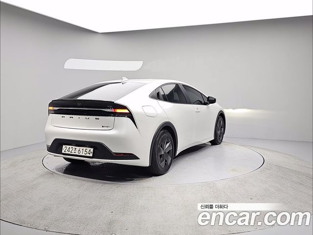 Toyota Prius 5-го поколения 2.0 PHEV SE - фото 3