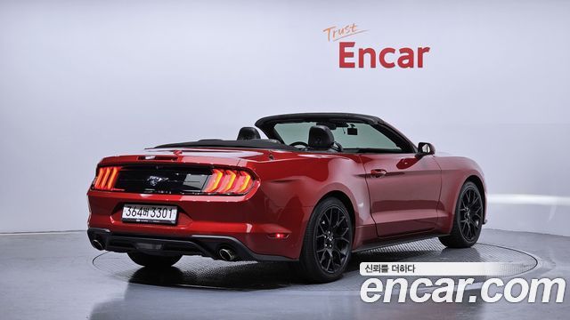 Ford Mustang Convertible - фото 1