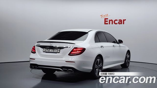 Mercedes-Benz E-Class W213 E220d Avantgarde - фото 1