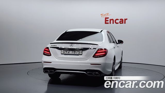 Mercedes-Benz E-Class W213 E220d Avantgarde - фото 3