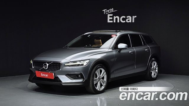 Volvo V60 2-го поколения T5 Pro AWD - фото 0