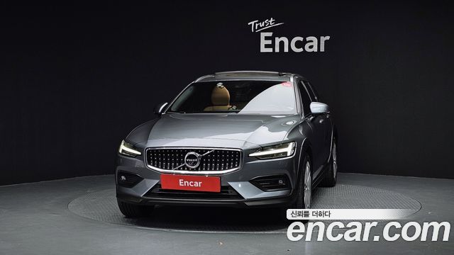 Volvo V60 2-го поколения T5 Pro AWD - фото 2