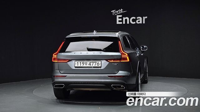Volvo V60 2-го поколения T5 Pro AWD - фото 3