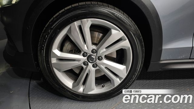 Volvo V60 2-го поколения T5 Pro AWD - фото 4