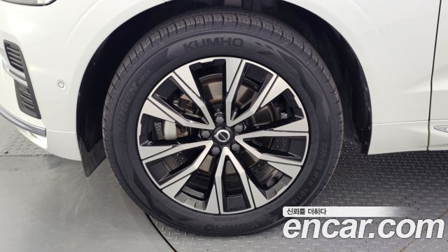 Volvo XC60 2-го поколения B5 Ultimate Bright - фото 4
