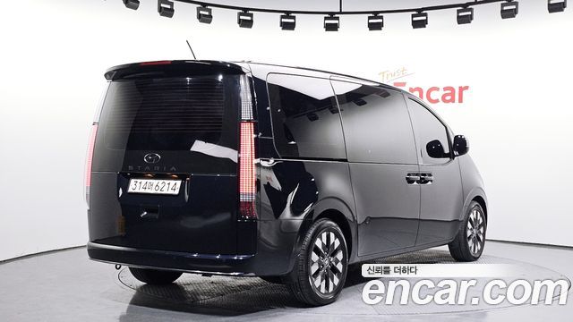 Hyundai Staria Lounge 9-Seater Prestige - фото 1