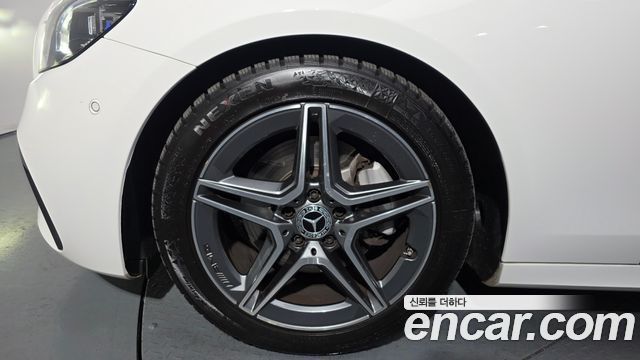 Mercedes-Benz E-Class W213 E250 AMG Line - фото 4