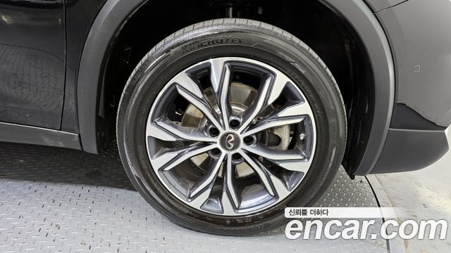 Infiniti QX30 2.0 Essential AWD - фото 4