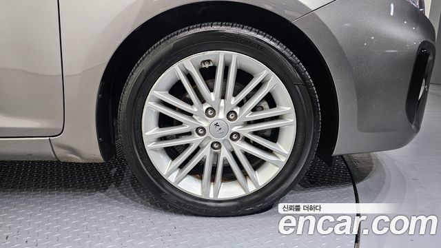 Kia Carens Новый 2.0 LPI Prestige - фото 4