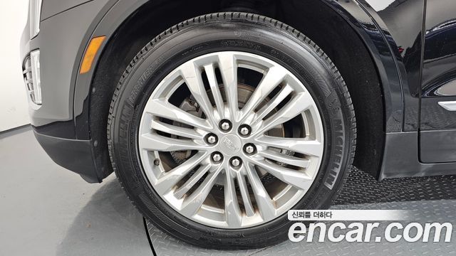 Cadillac XT5 3.6 Premium AWD - фото 4