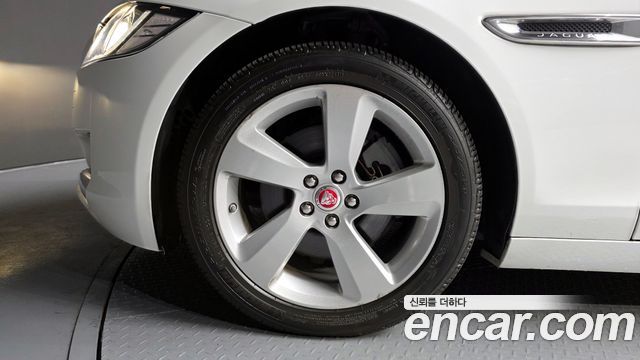 Jaguar XF X260 25t Prestige - фото 4