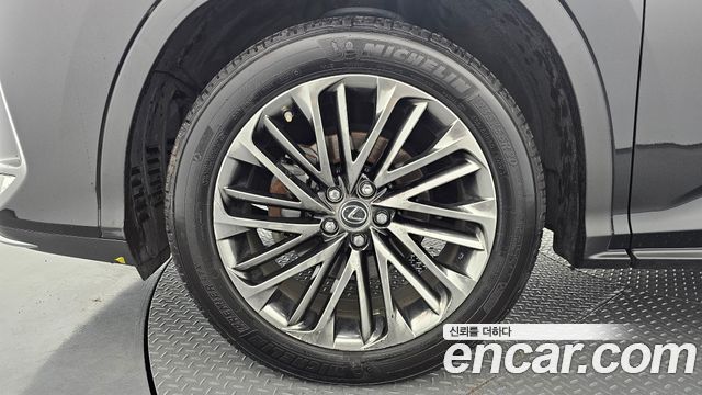 Lexus RX 4-го поколения Executive - фото 4