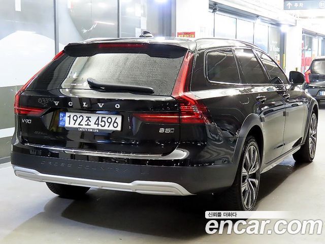 Volvo V90 B5 Ultimate AWD - фото 1