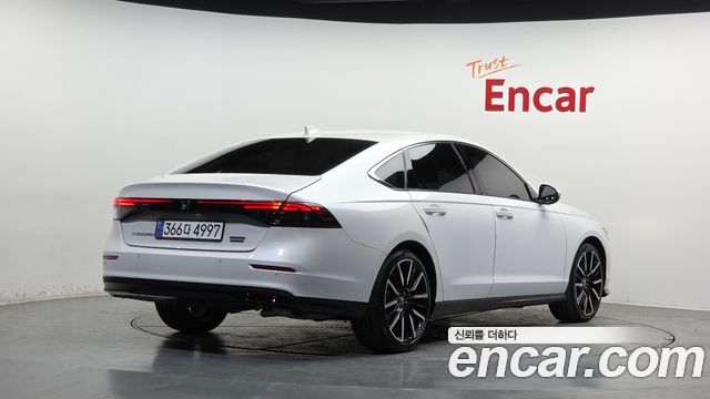 Honda Accord 11-го поколения 2.0 Hybrid Touring - фото 1