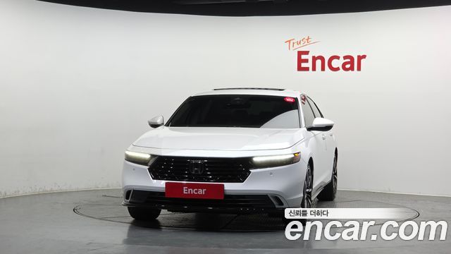 Honda Accord 11-го поколения 2.0 Hybrid Touring - фото 2
