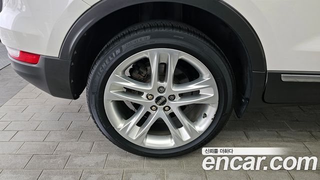 Lincoln MKC 2.0 AWD - фото 4