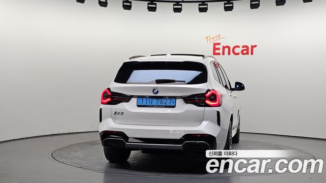 BMW iX3 M Sports - фото 3