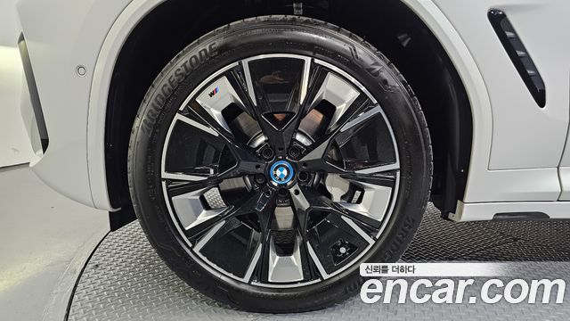 BMW iX3 M Sports - фото 4