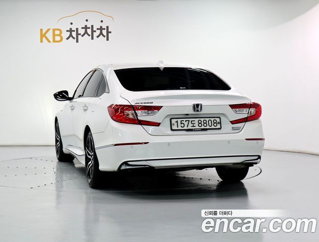 Honda Accord 10-го поколения 2.0 Hybrid Touring - фото 3