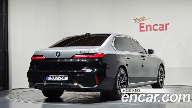 BMW 7-Series G70 740i sDrive M Sport - фото 1