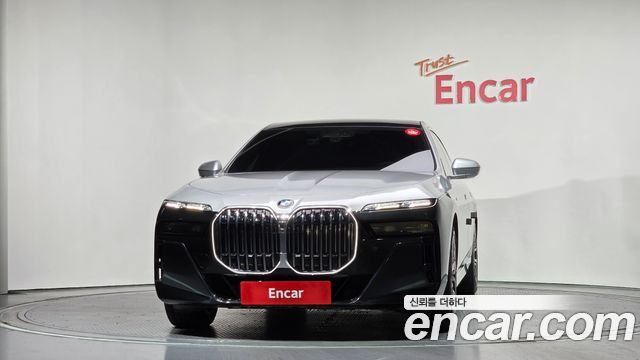 BMW 7-Series G70 740i sDrive M Sport - фото 2