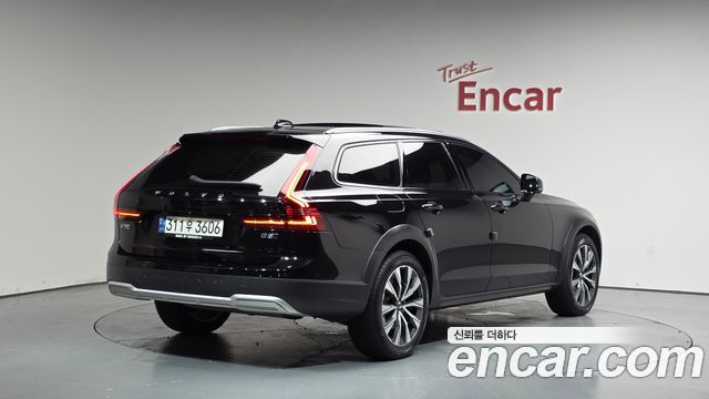 Volvo V90 B5 Pro AWD - фото 0