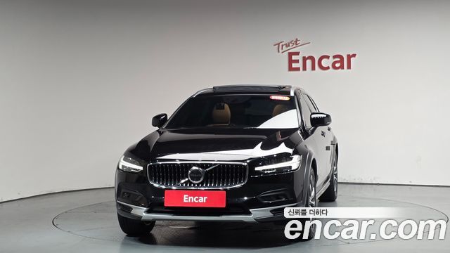 Volvo V90 B5 Pro AWD - фото 1