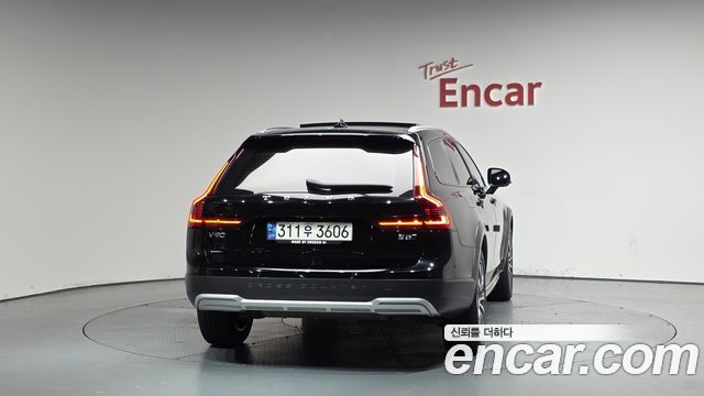 Volvo V90 B5 Pro AWD - фото 2