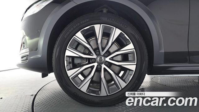 Volvo V90 B5 Pro AWD - фото 3
