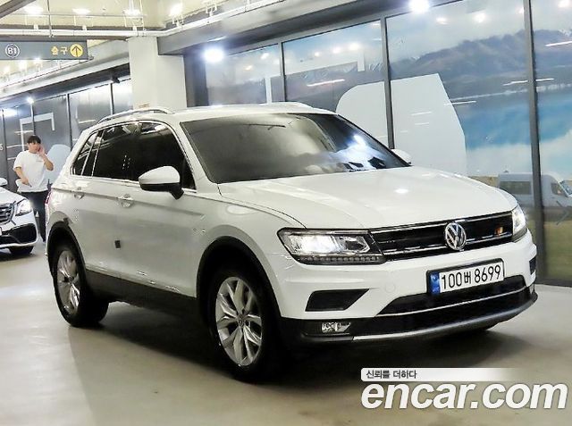 Volkswagen Tiguan 2-го поколения 2.0 TDI Premium - фото 0