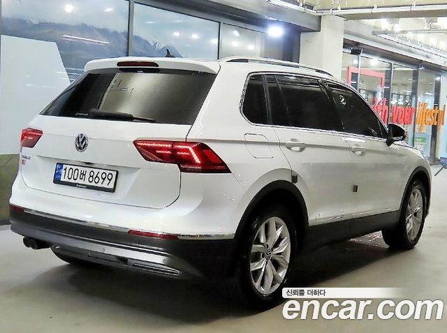 Volkswagen Tiguan 2-го поколения 2.0 TDI Premium - фото 3