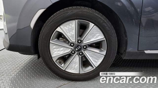 Kia Soul EV Noblesse - фото 4
